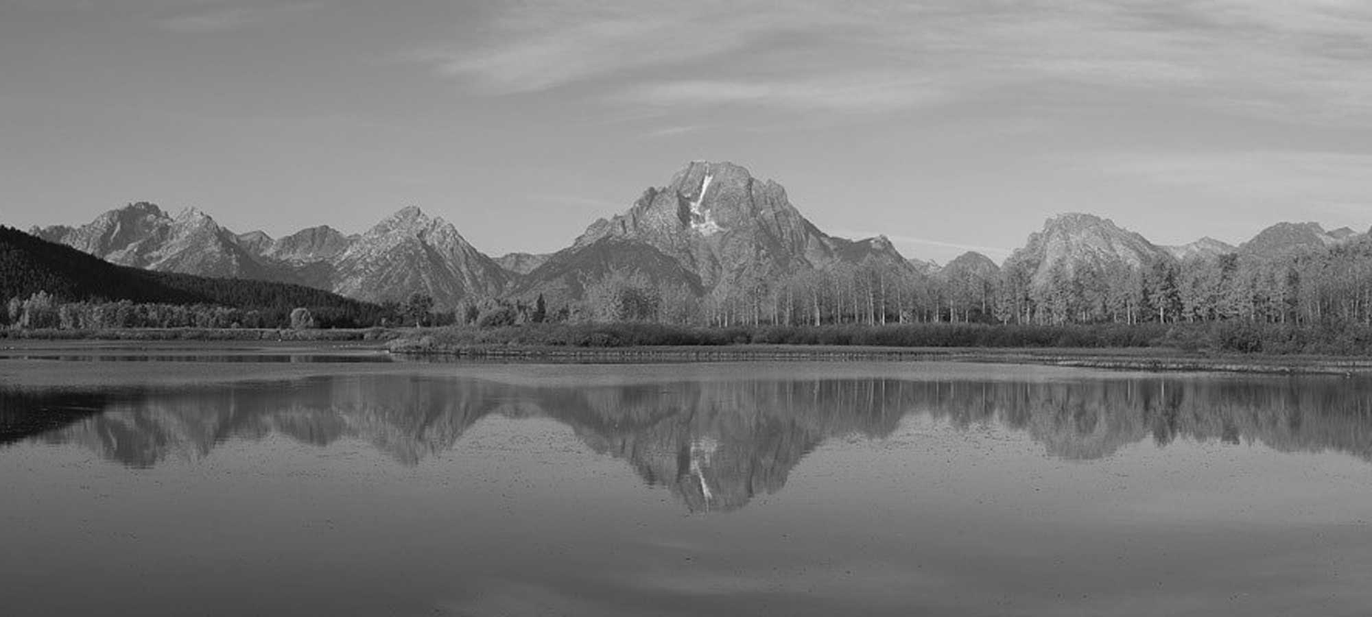 mountains-over-lake